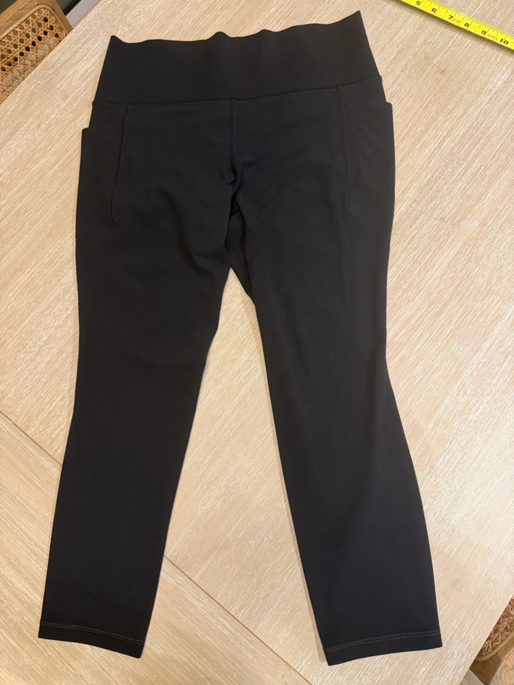 Athleta Salutation Stash 7/8 Length Cropped Tights Leggings Black Large